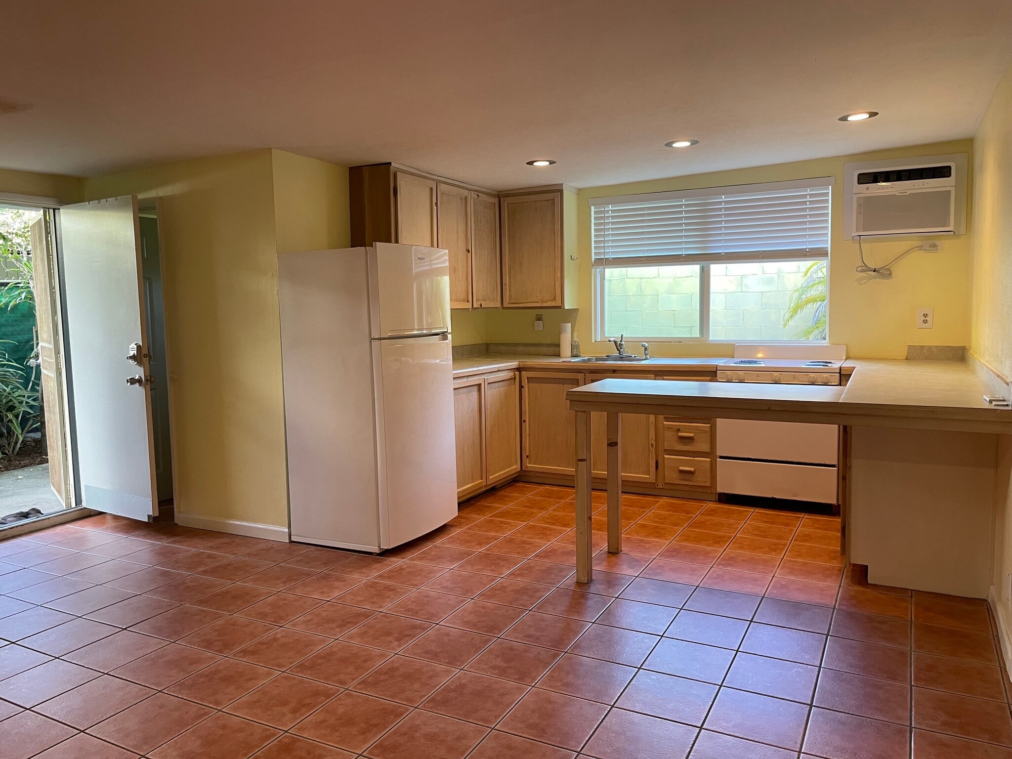Kitchen - 166 Hauoli St