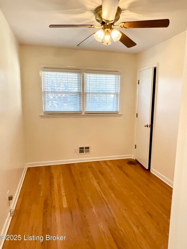 Building Photo - 7913 Greenway Dr