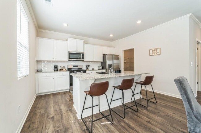Building Photo - 7595 Jennadee Dr
