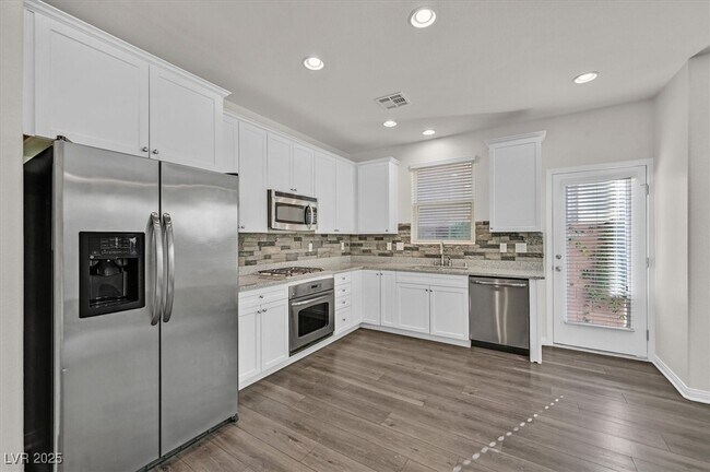 Building Photo - 10635 Seasonable Dr