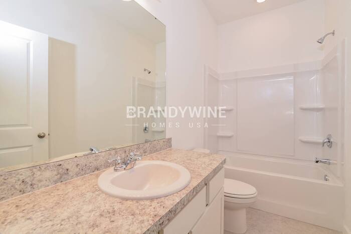 Building Photo - 1574 Effra Wy