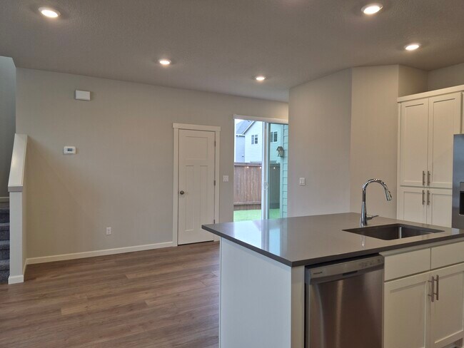 Building Photo - 31741 NW Blake Terr