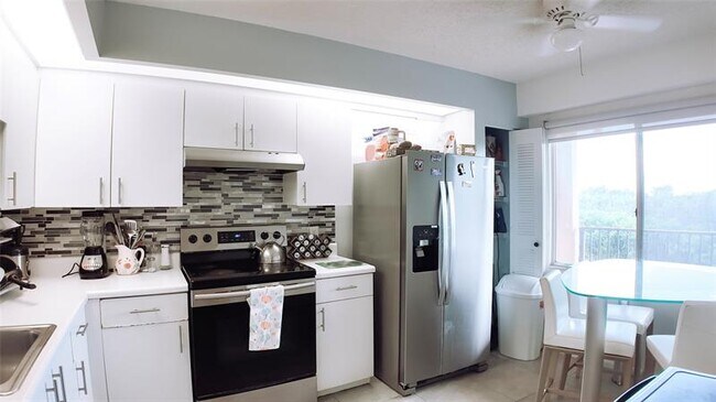 Building Photo - 12551 SW 16th Ct