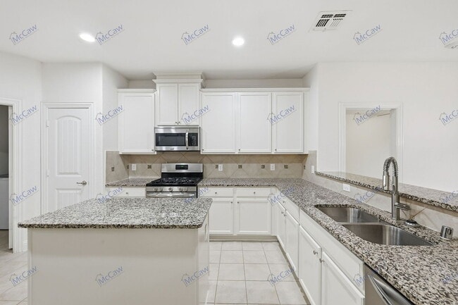 Building Photo - 3808 Hazelhurst Dr