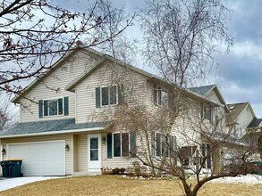 Building Photo - Charming Pewaukee Townhome with Modern Touches and Ample Space