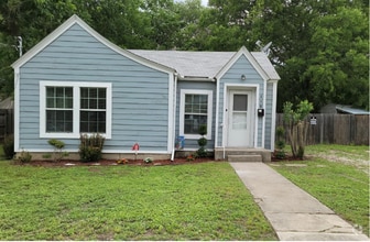 Building Photo - FOR LEASE!!