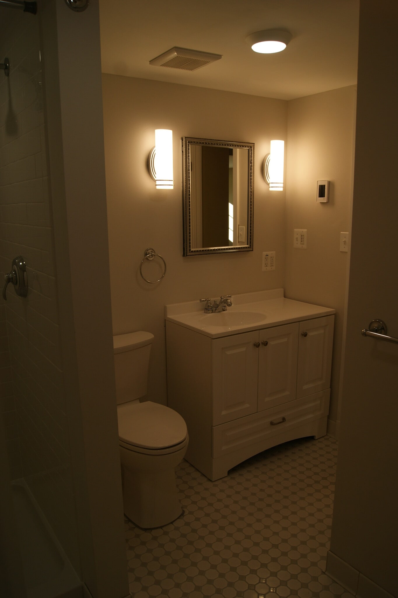 Building Photo - 807 N Daniel St