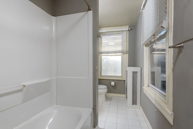 Building Photo - West Conshohocken 4 Bedroom 2 brick bath T...