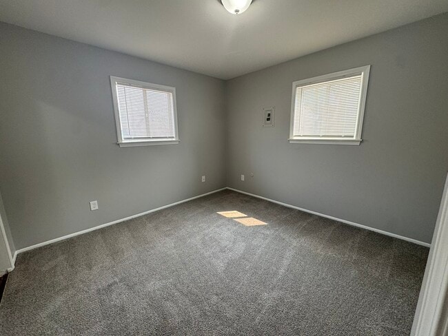 Building Photo - 4441 Oakwood