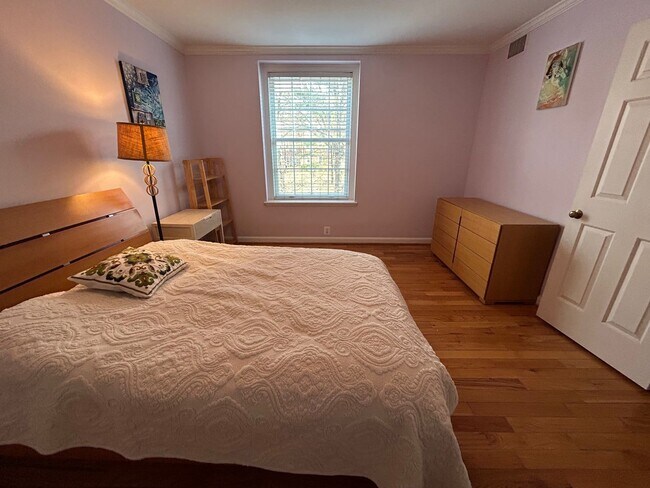 Building Photo - Updated 1BR in Iconic McLean Gardens is the Urban Retreat You've Been Looking For!