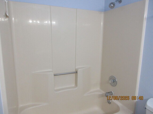 Building Photo - Beautiful and Spacious 4bd 2ba