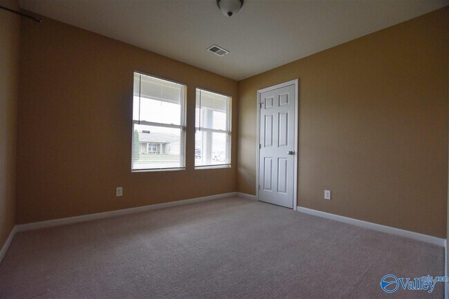 Building Photo - 15395 Mill Valley Dr