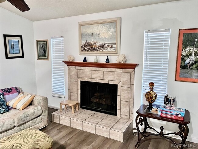 Building Photo - 801 N Country Club Dr