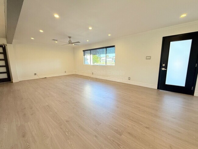 Building Photo - 8139 E Mulberry St