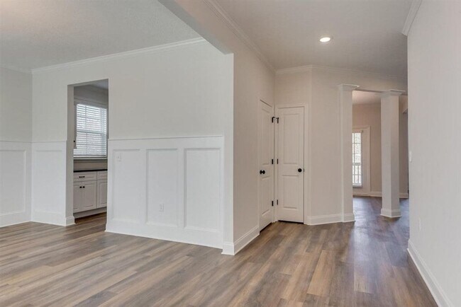 Building Photo - 1011 Spotswood Cir