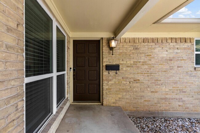 Building Photo - 11143 Joymeadow Dr
