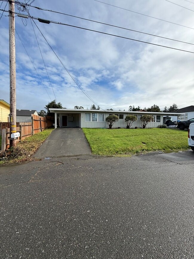 Building Photo - 1123 Vernon St