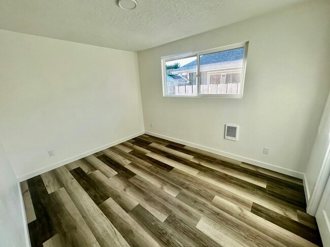Building Photo - 1413 Bowmont Ave