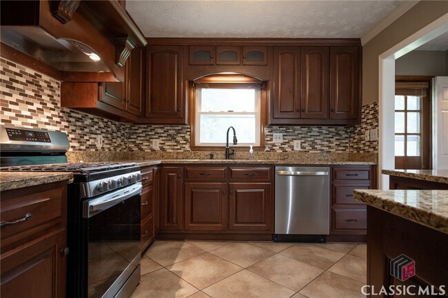 Building Photo - 1500 Crooked Creek Rd