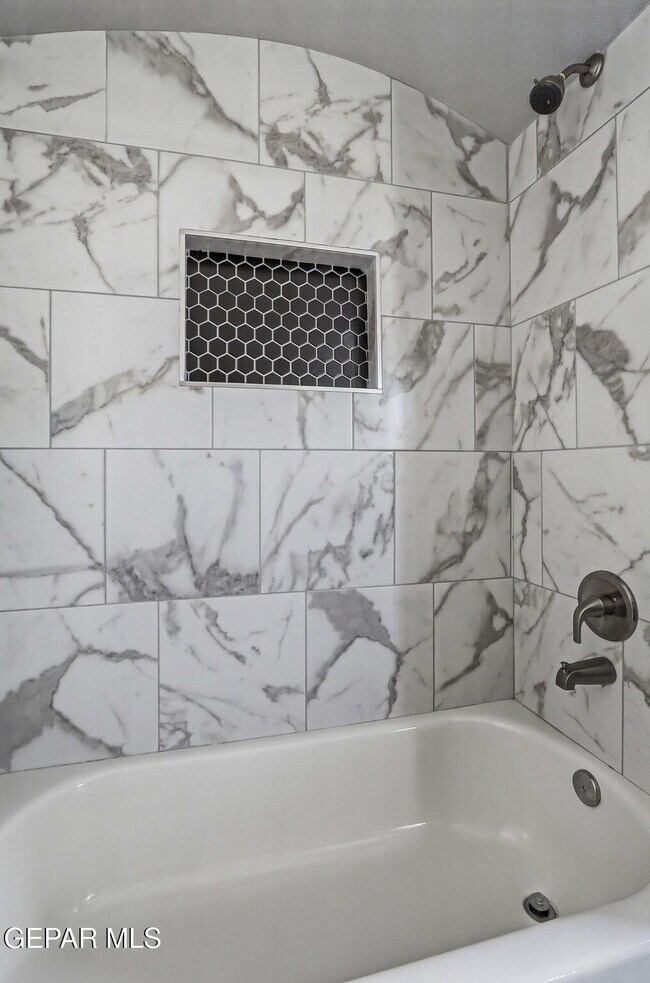 Building Photo - 941 Gulf Streams Ave