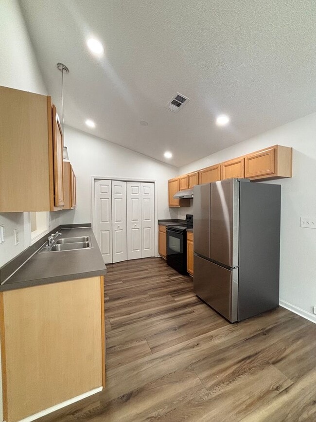 Building Photo - BEAUTIFUL 2 BEDROOM GARDEN HOME IN IRMO'S IVY GREEN