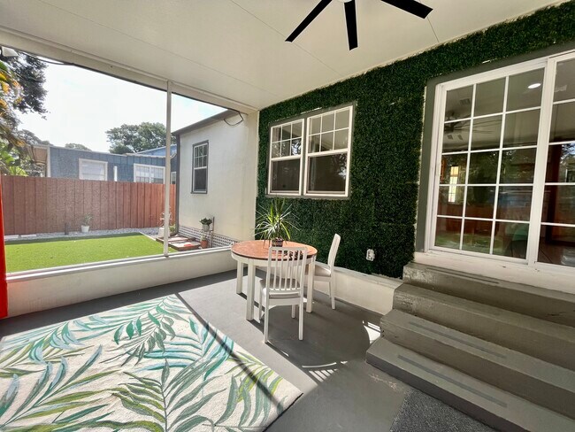 screened lanai - 1208 E Hamilton Ave