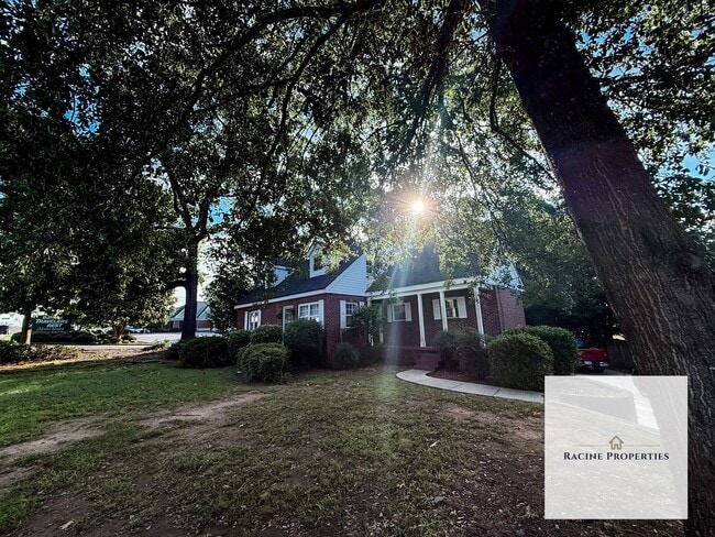 Primary Photo - Beautiful One Bedroom Apartment Available ...