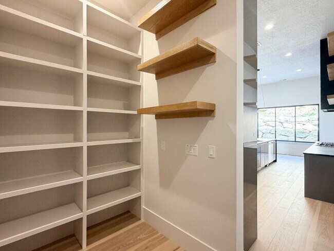 Building Photo - 188-3550 3550 N