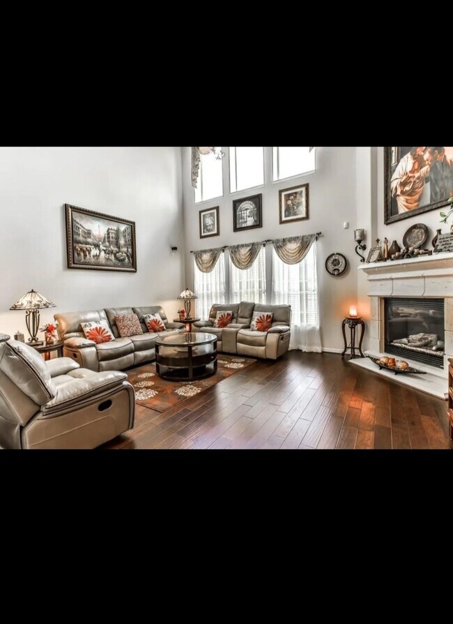 Building Photo - 24526 Avellino Ct