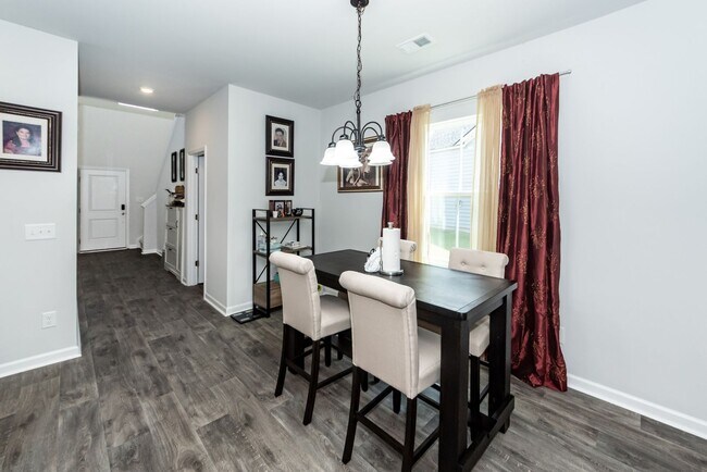 Building Photo - 239 Pine Crest View Dr