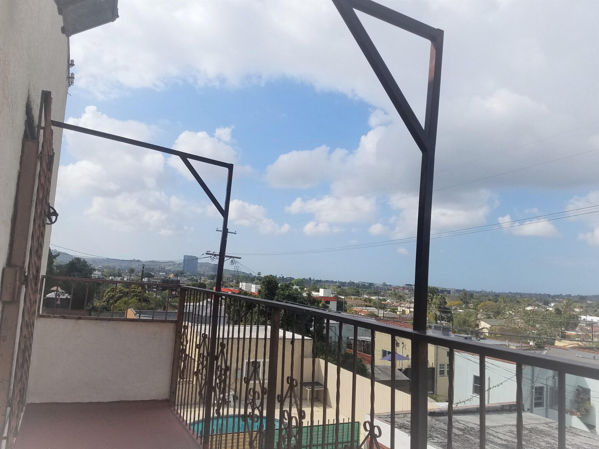 Building Photo - 1609 1/2 S Sierra Bonita Ave