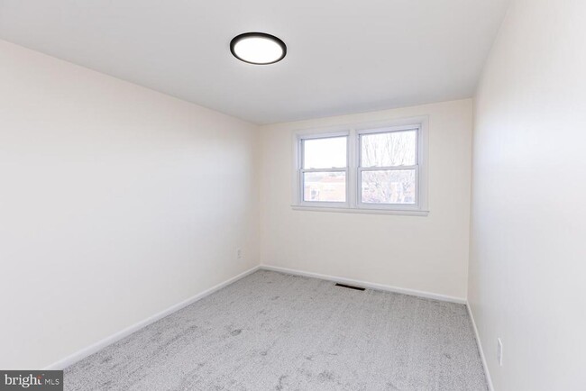 Building Photo - 1117 Circle Dr