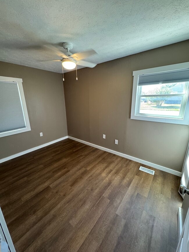 Building Photo - 345 Frayne Dr