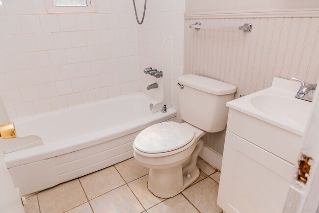 Building Photo - 1903 Grayland Ave