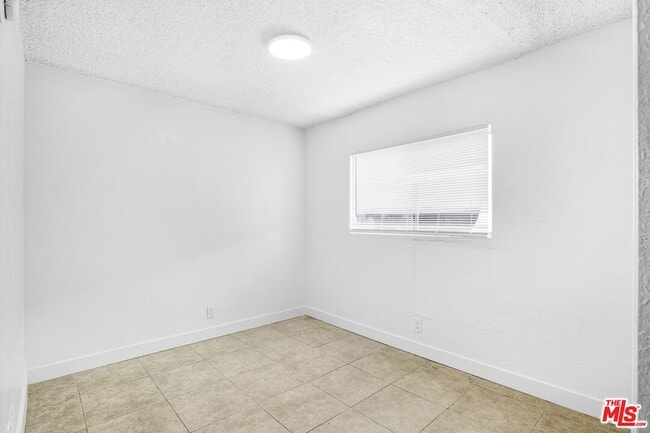 Building Photo - 959 S Soto St