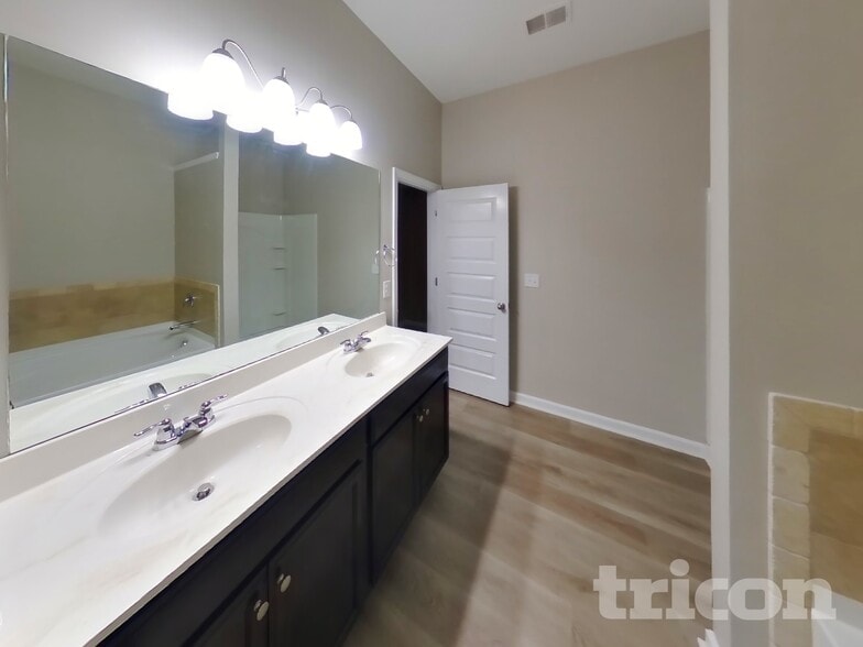 Building Photo - 394 Lossie Ln