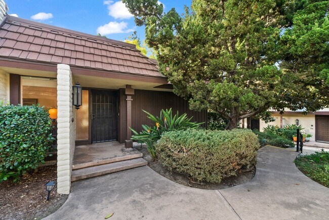 Building Photo - 7.5 Month Furnished Condo at Collwood Manor