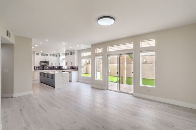 Building Photo - Luxury 5-Bedroom Home in Guard-Gated Community with 3-Car Garage