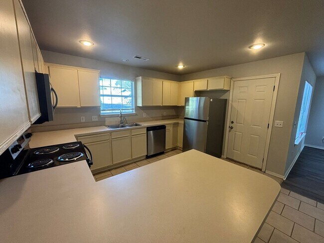 Building Photo - 954-956 N. Daisy Ln.