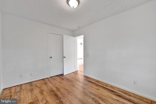 Building Photo - 811 Seagrove Rd