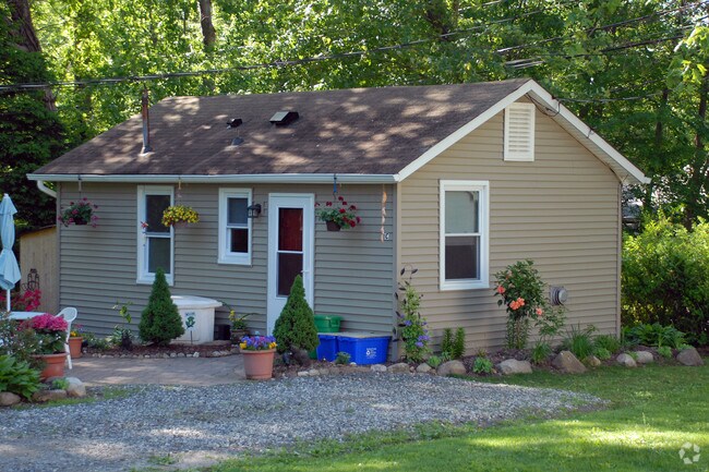 Building Photo - 191-193 W Clarkstown Rd