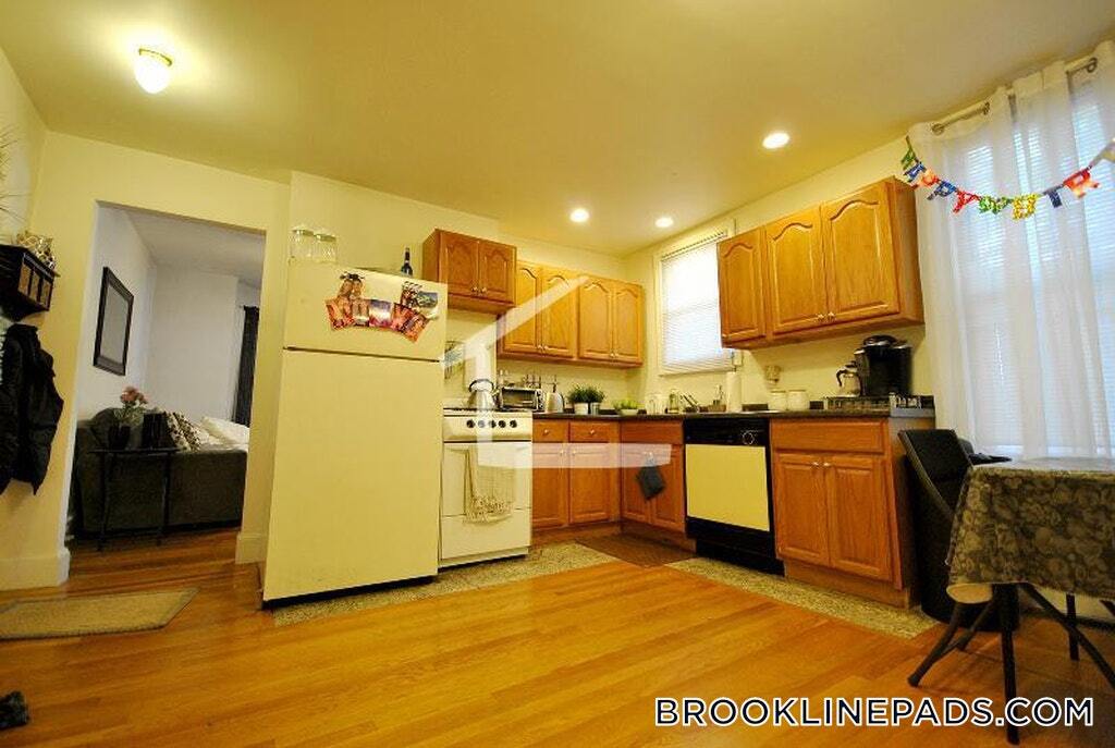 Building Photo - 214 Freeman St