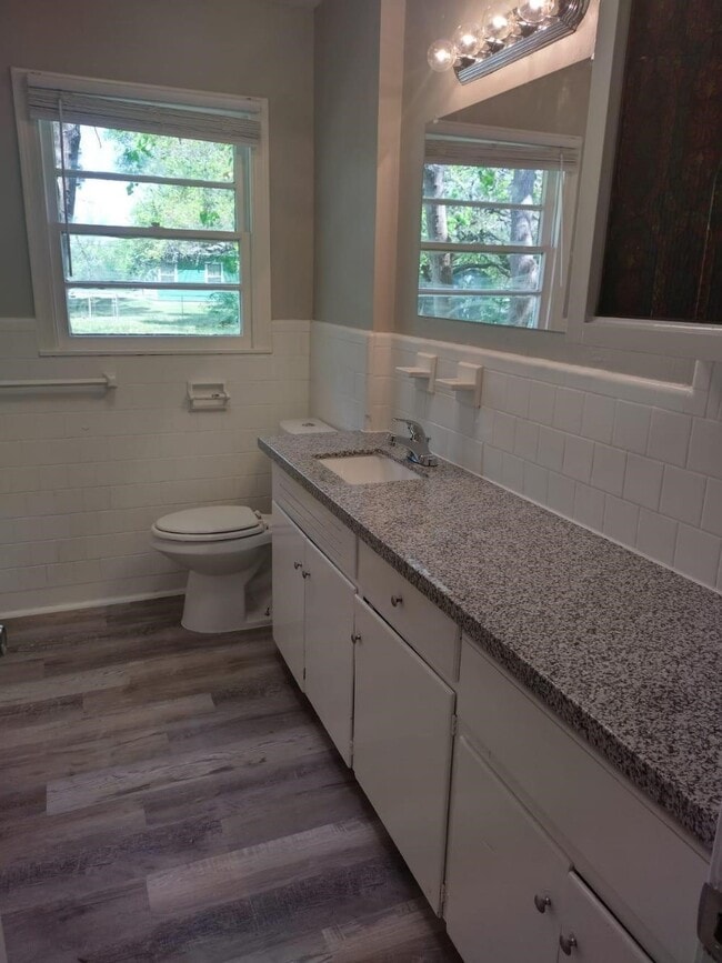 Building Photo - 1220 Walnut St