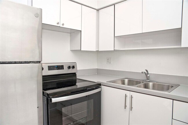 Building Photo - 2206 Fillmore St