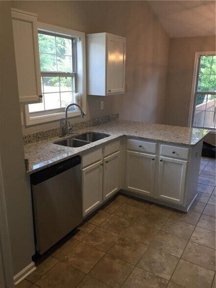 Building Photo - 2575 Hamilton Chase Run