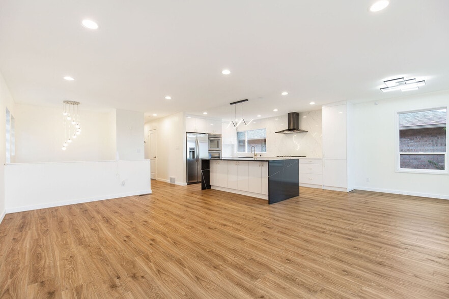 Building Photo - 4403 Powell Pl S