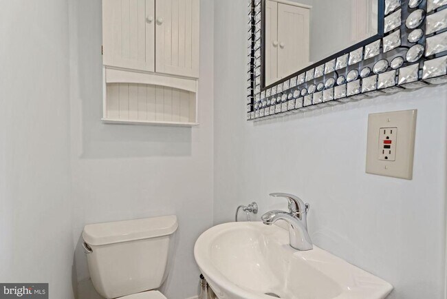 Building Photo - 1241 30th St NW