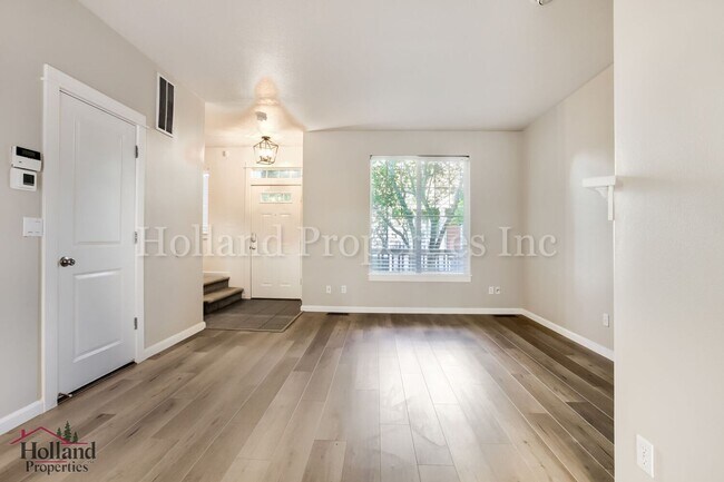 Building Photo - 16028 SW Gage Ln