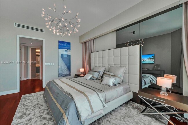 Building Photo - 16051 Collins Ave