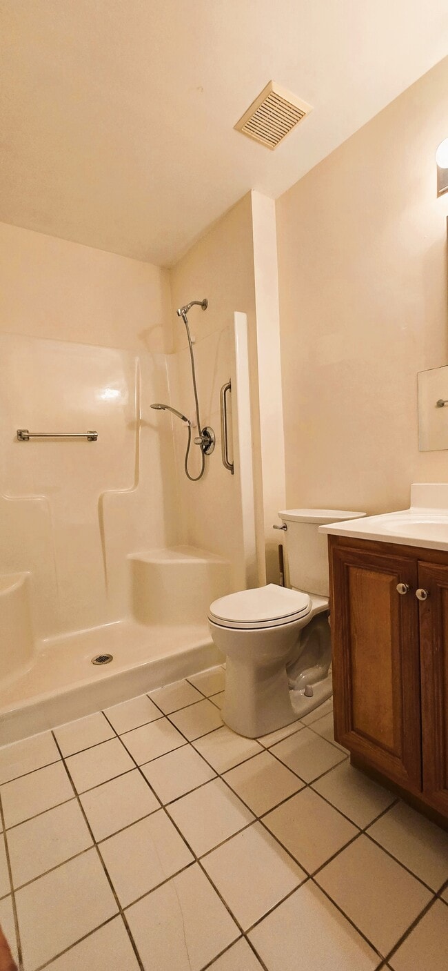 Building Photo - 1425 Thousand Roses Dr S